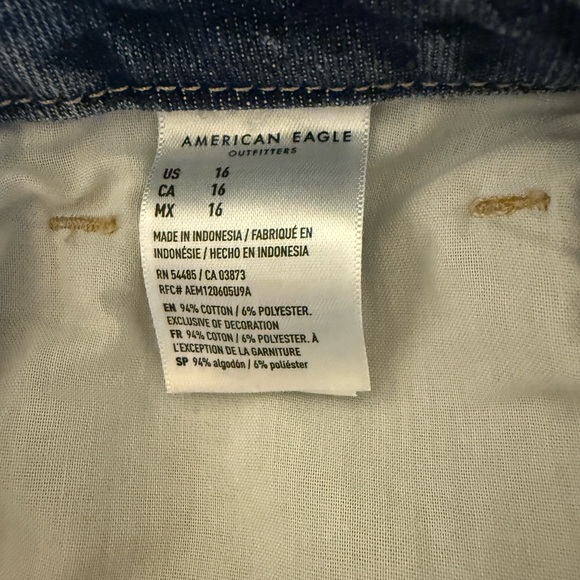 American Eagle - Curvy High Wasted Shorts - Picture 3 of 3